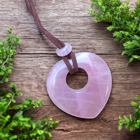 PENDANT || ROSE QUARTZ HEART NECKLACE