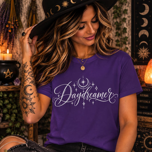T-SHIRT | DAY DREAMER (WHITE WRITING)