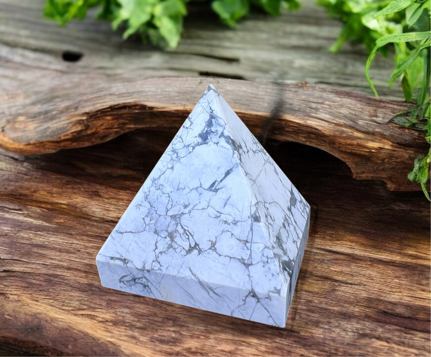 CARVING || HOWLITE PYRAMID