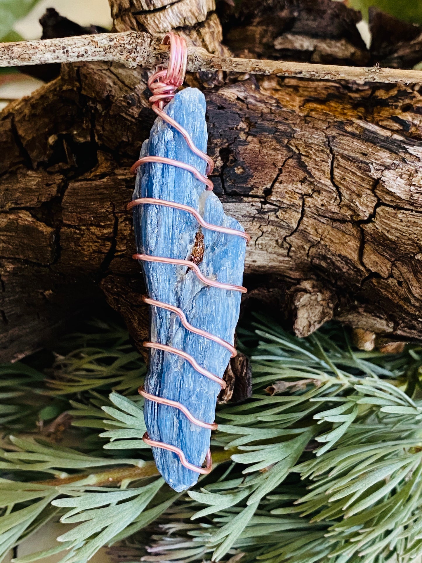 ROUGH BLUE KYANITE & COPPER PENDANT