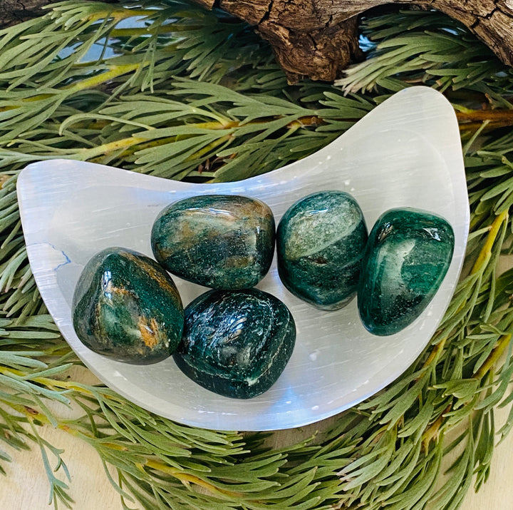 TUMBLE STONES || GREEN FUCHSITE