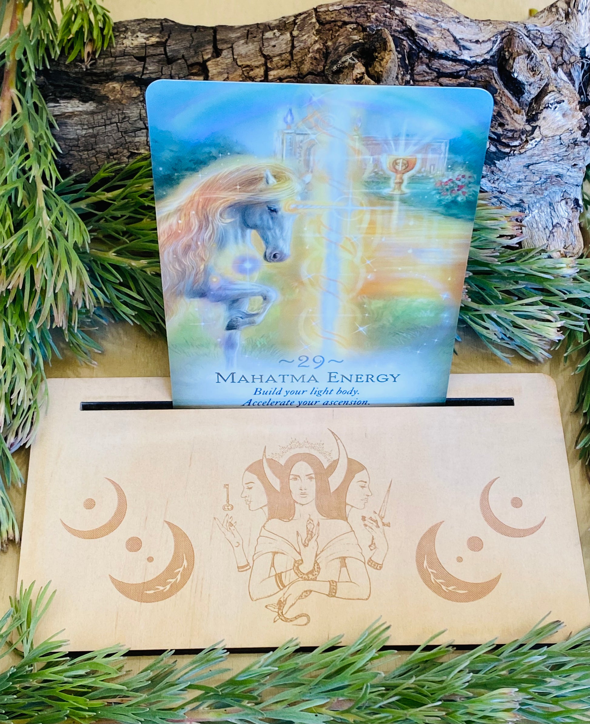 CARD OF THE DAY STAND || HECATE GODDESS MOON PHASE