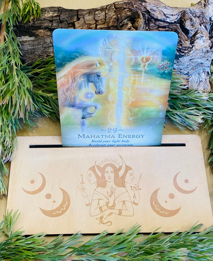 CARD OF THE DAY STAND || HECATE GODDESS MOON PHASE